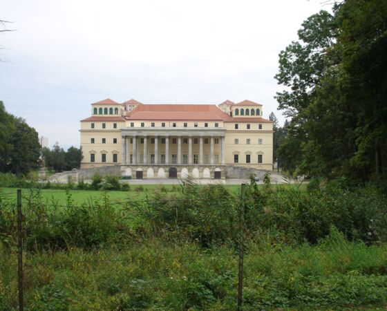 Schloß Esterházy in Eisenstadt - vom Schloßpark aus gesehen. © Foto: Spatzierer